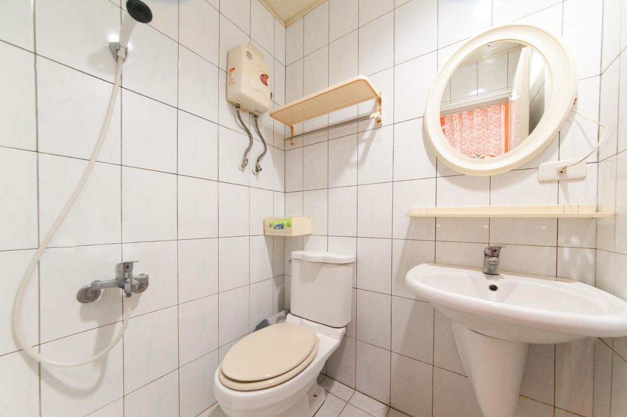 Feng Jia Homestay Đài Trung Ngoại thất bức ảnh
