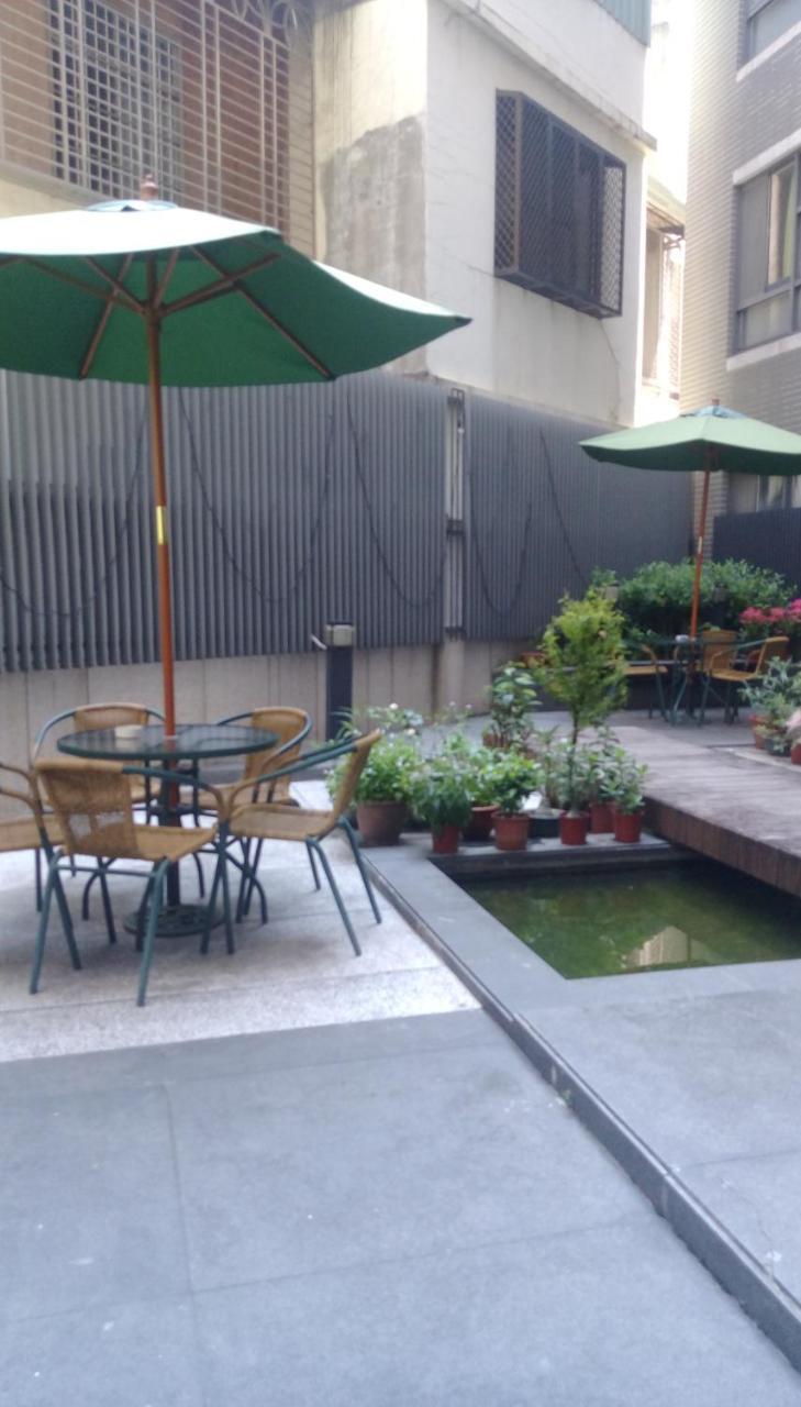 Feng Jia Homestay Đài Trung Ngoại thất bức ảnh