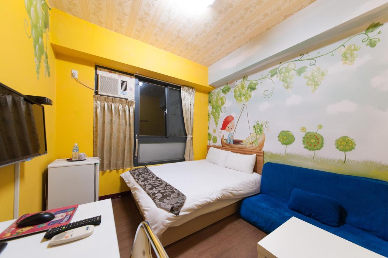 Feng Jia Homestay Đài Trung Ngoại thất bức ảnh